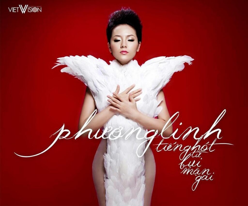 Bìa album "Tiếng hót từ bụi mận gai" của Phương Linh.