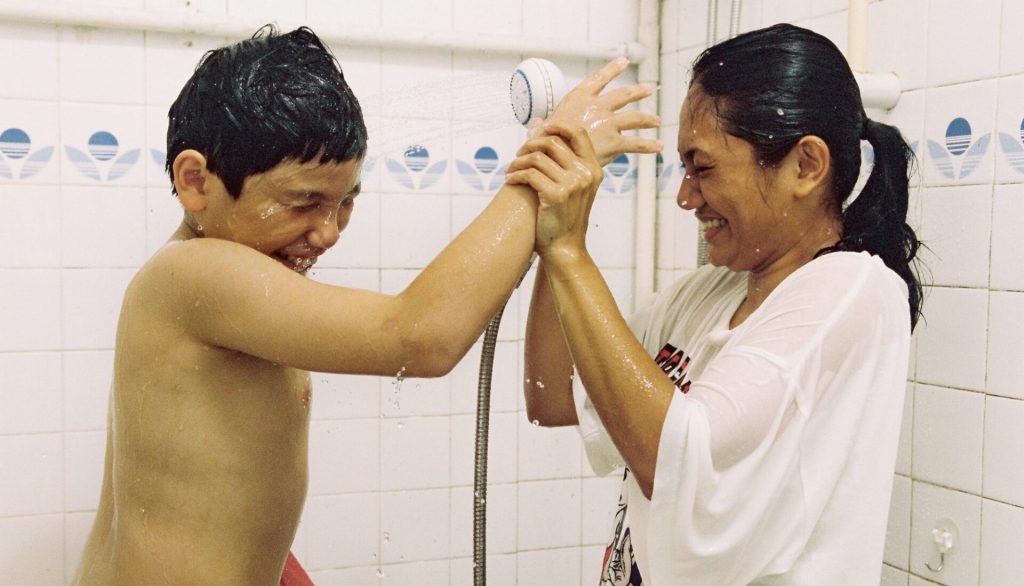 Terry đại diện cho hàng ngàn phụ nữ Phillipines đã và đang phải sống vất vưởng nơi xứ người để kiếm miếng cơm manh áo.