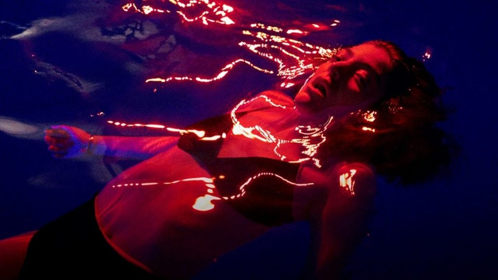 "But what will we do when we're sober?", Lorde tự hỏi trong bài hát mang tên Sober.