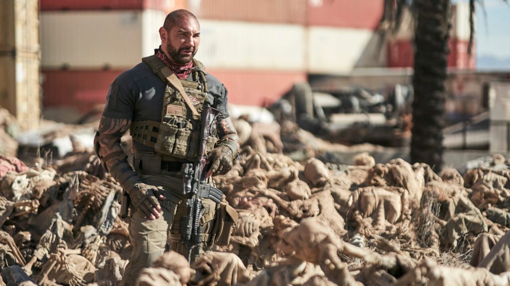 Scott Ward (Dave Bautista) dẫn đầu biệt đội trong phim Army of the Dead.