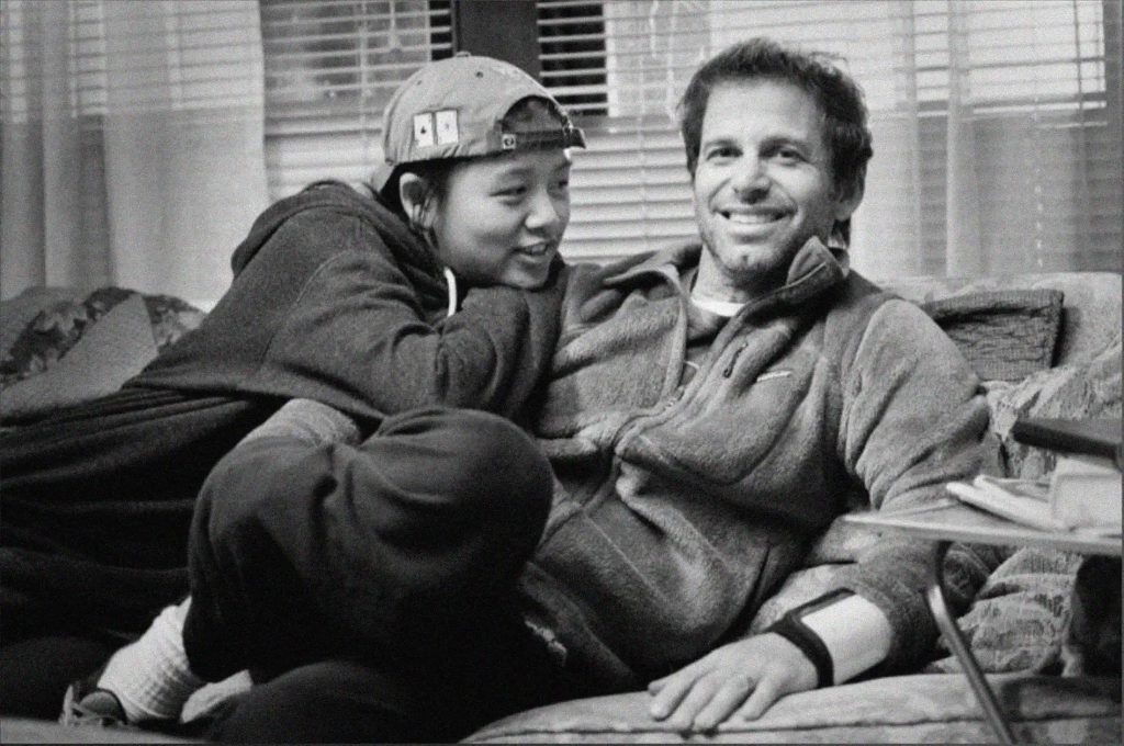 Kỷ niệm giữa Zack Snyder và con gái Autumn. Ảnh: Twitter Zack Snyder.