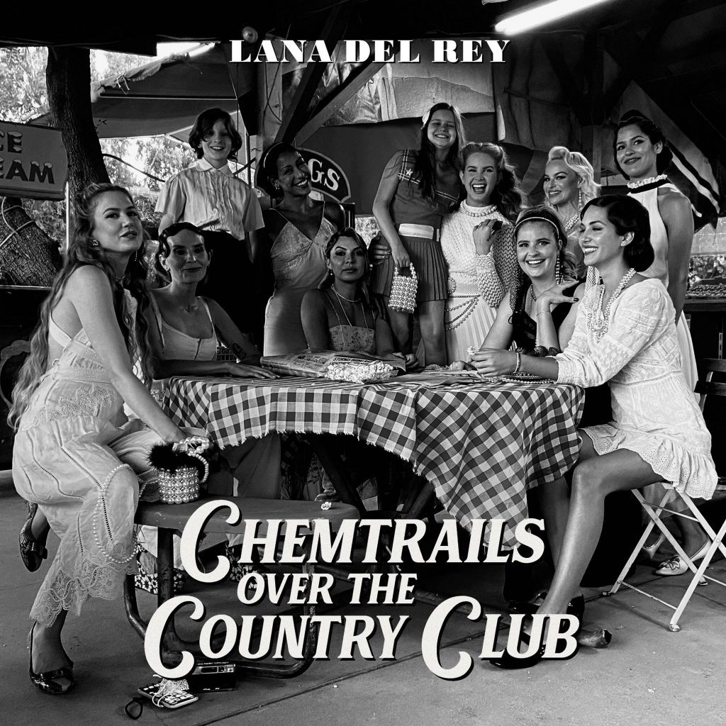 'Chemtrails Over The Country Club' đan xen giữa hai mảng màu sáng tối, như ảnh bìa.