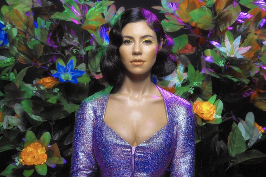 Âm nhạc của Marina & the Diamonds nhiều màu sắc như hình ảnh mà cô xây dựng trong ‘Froot’.