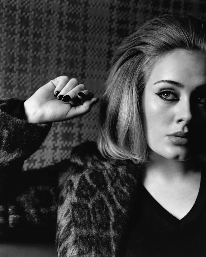 Adele trở lại với những bản tình ca tan vỡ trong album "25".