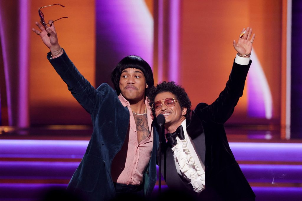 Bruno Mars tình cờ gặp và thấy đồng điệu với Anderson .Paak.