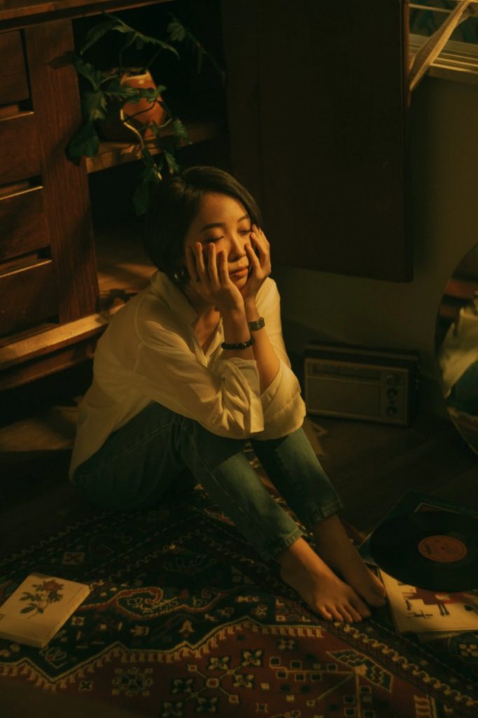Bước sang tuổi 27, nhãn quan của Trang về tình yêu và cuộc sống trong album Chỉ có thể là anh đã có nhiều thay đổi so với thời ba năm trước