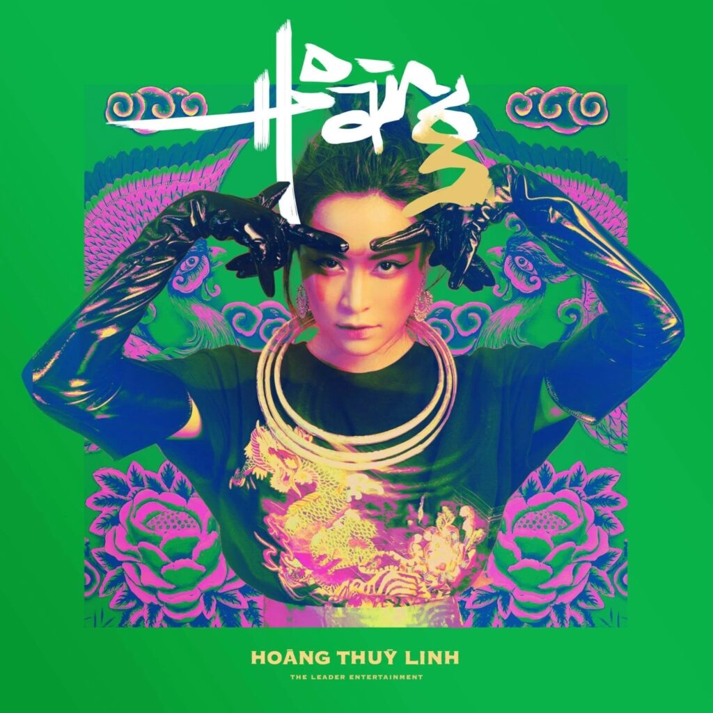 Bìa album Hoàng của Hoàng Thùy Linh, phát hành năm 2019.