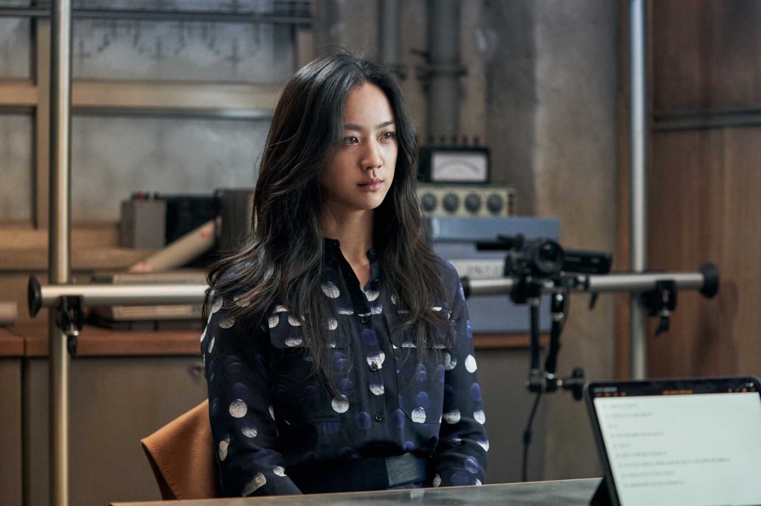 Trong phim Decision to leave, Thang Duy vào vai Seo Rae - góa phụ người Trung Quốc có lai lịch bí ẩn, là nghi can số một trong vụ án giết người.
