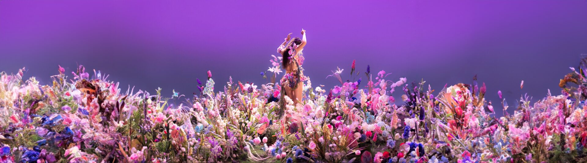 Trong album Ái, tlinh tiếp tục bắt tay cộng sự thân thiết là 2PILLZ.