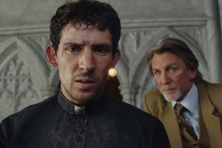 Review phim Wake up dead man (Kẻ đâm lén 3)